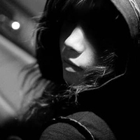 黑白系列伤感意境女生头像素材