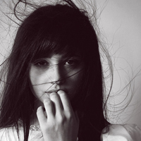 黑白系列伤感意境女生头像素材