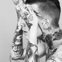 超男人味的欧美纹身男生头像