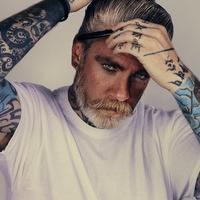 超男人味的欧美纹身男生头像