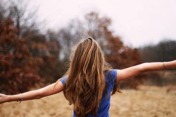 颓废伤感的女生背影图片集锦