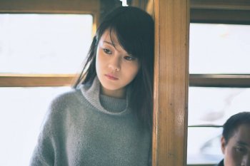 复古车站内唯美意境女生写真图像