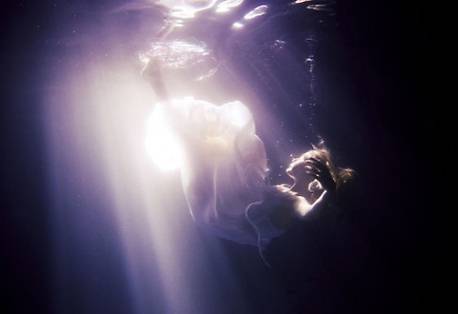 唯美女生大海意境图片写真集