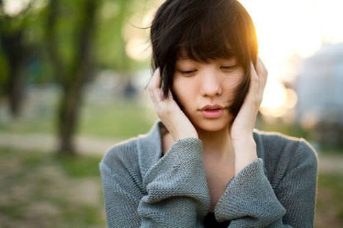 精选素材失恋女生伤感意境图