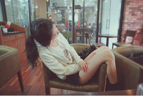 清纯可爱的长发女生大图写真