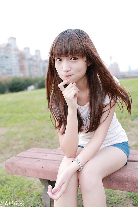 精灵般可爱的女生大图写真