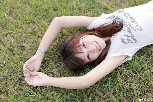 精灵般可爱的女生大图写真