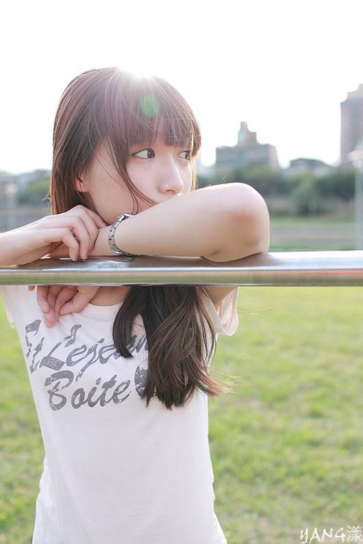 精灵般可爱的女生大图写真