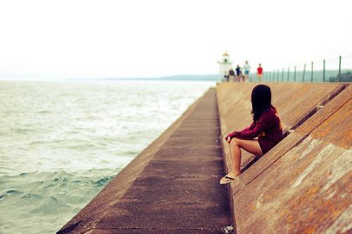 离人的思念超伤感的海边女生图片