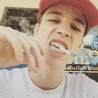 最经典的欧美风男生抽烟头像