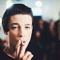 最经典的欧美风男生抽烟头像