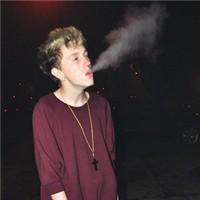 最经典的欧美风男生抽烟头像