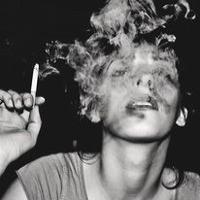 最经典的欧美风男生抽烟头像