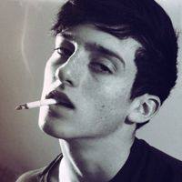 最经典的欧美风男生抽烟头像
