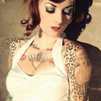 龙纹身的霸气女生图片素材