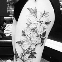 龙纹身的霸气女生图片素材