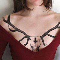 龙纹身的霸气女生图片素材