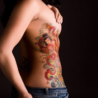 龙纹身的霸气女生图片素材