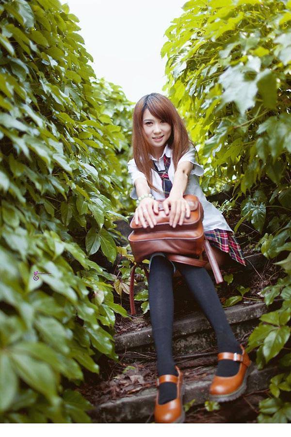 清秀淡雅女生校园唯美写真图片