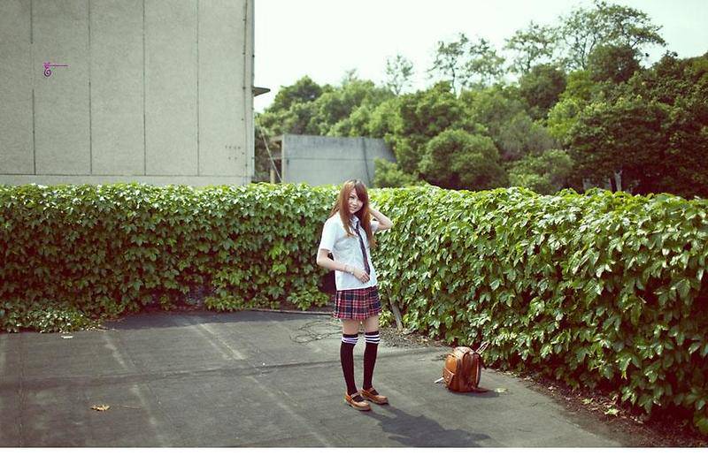 清秀淡雅女生校园唯美写真图片