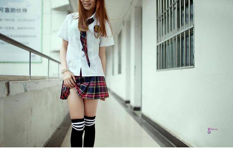 清秀淡雅女生校园唯美写真图片