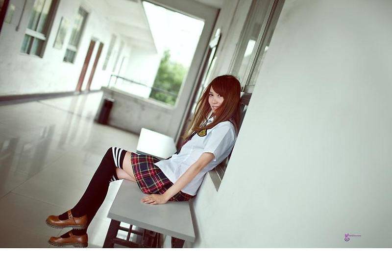 清秀淡雅女生校园唯美写真图片