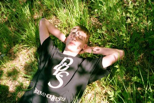 很阳光很帅气的个性型男图片