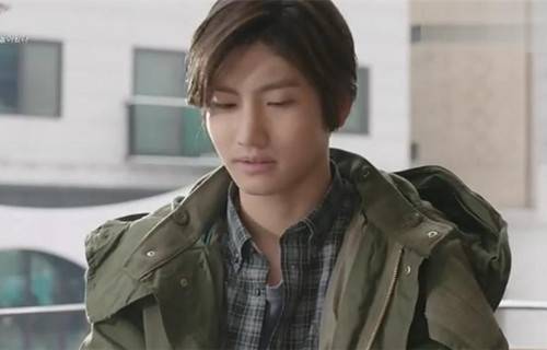 很阳光很帅气的个性型男图片