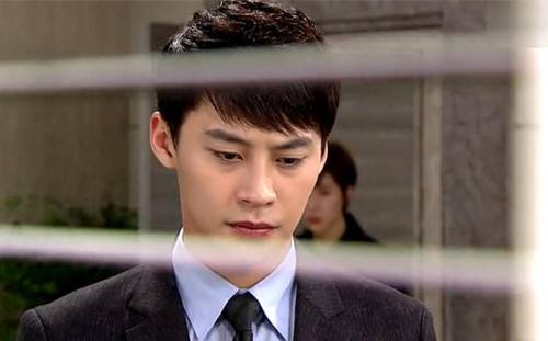 很阳光很帅气的个性型男图片