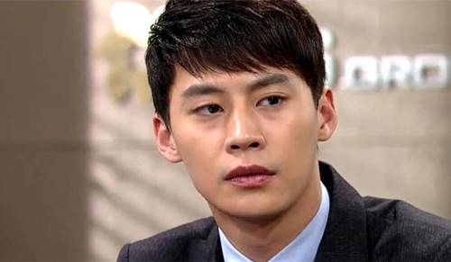 很阳光很帅气的个性型男图片