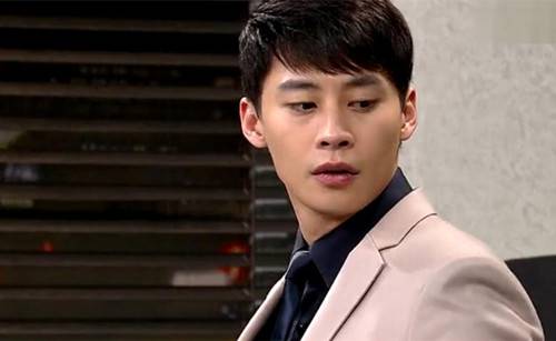 很阳光很帅气的个性型男图片