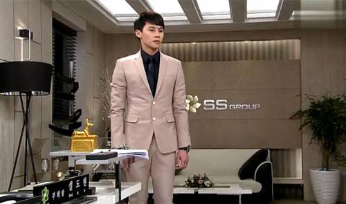 很阳光很帅气的个性型男图片