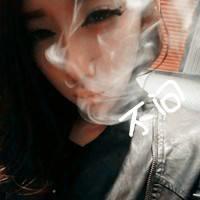 经典QQ黑白头像吸烟的女生图片