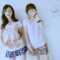 搞怪卖萌的活泼女生图片