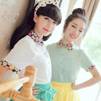 搞怪卖萌的活泼女生图片