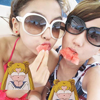 搞怪卖萌的活泼女生图片