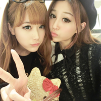 搞怪卖萌的活泼女生图片