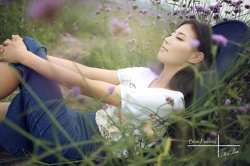 温婉柔美清新淡雅的女生图片