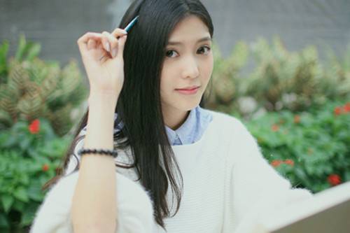 温婉柔美清新淡雅的女生图片