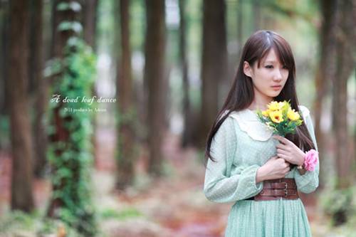 温婉柔美清新淡雅的女生图片