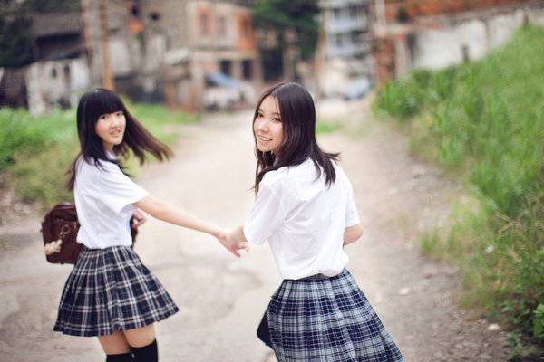 素面朝天淡妆嫣然的朴素女生图片