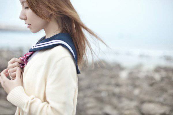 素面朝天淡妆嫣然的朴素女生图片