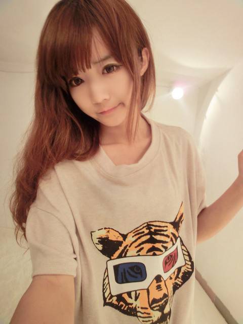 超级好看的简约风格女生图片