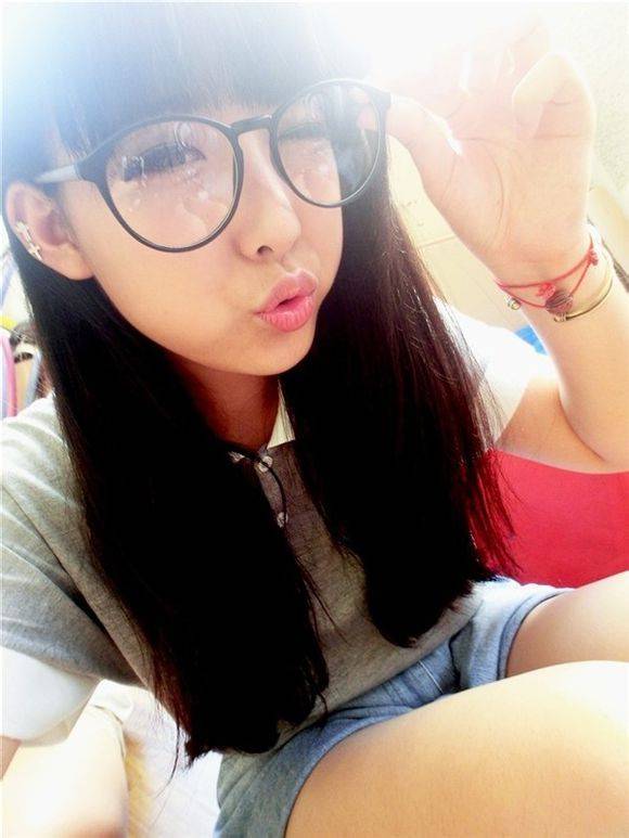 超级好看的简约风格女生图片