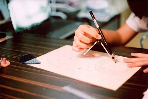 绘出属于自己的意境女生画画头像