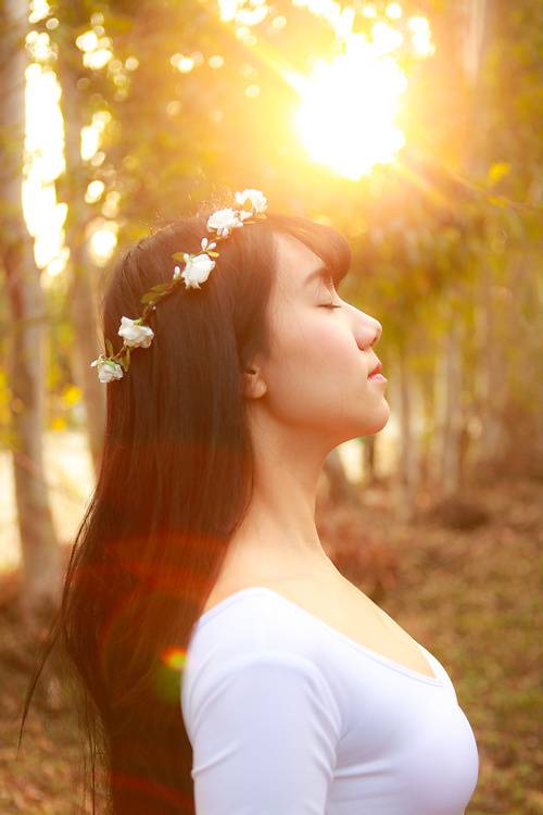 清纯少女写真展现唯美日落图片