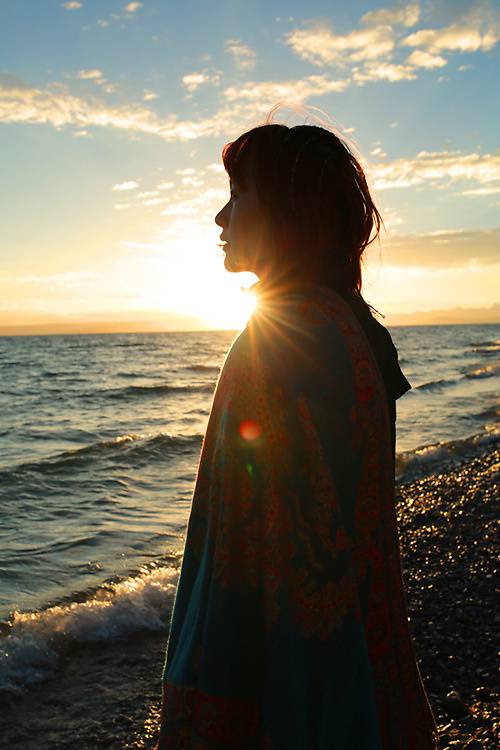 清纯少女写真展现唯美日落图片