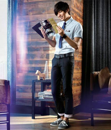 韩国阳光帅气的大男孩李敏镐图片