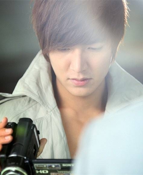 韩国阳光帅气的大男孩李敏镐图片