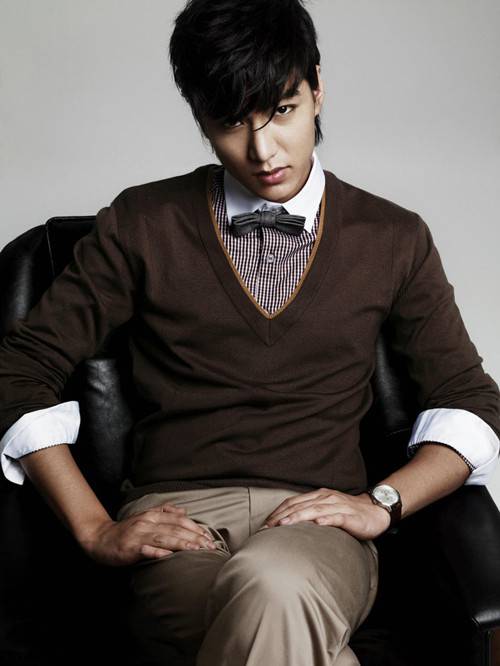 韩国阳光帅气的大男孩李敏镐图片